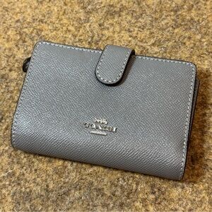 Coach New York Medium Corner Zip Wallet in Crossgrain Leather Heather Grey